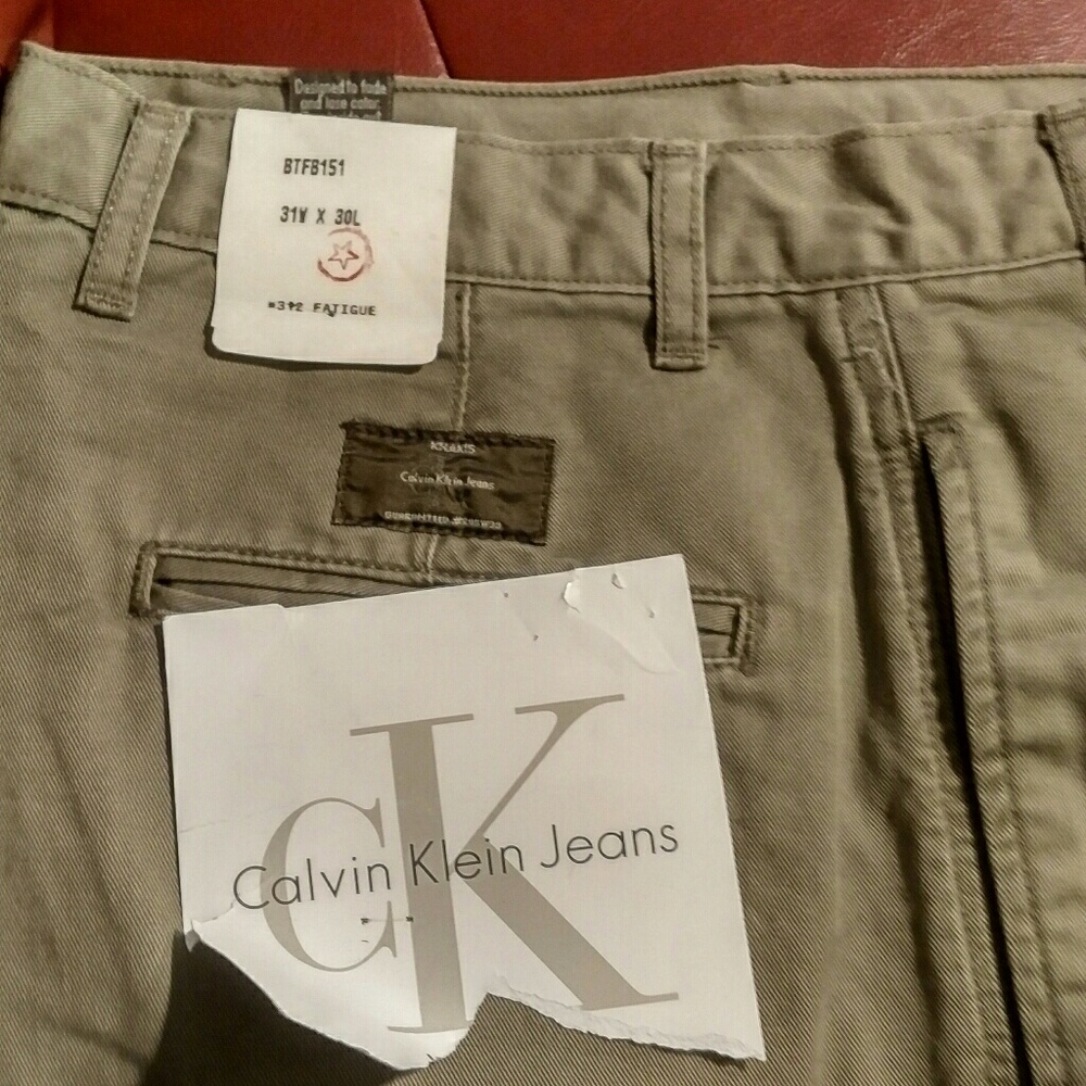 Mens Calvin Klein pleated plain botton khaki pants